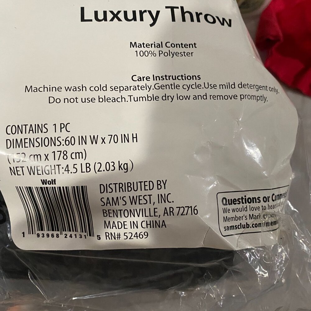 Member's Mark Luxury Faux Fur Throw 60" x 70" - Wolf - Picture 3 of 4
